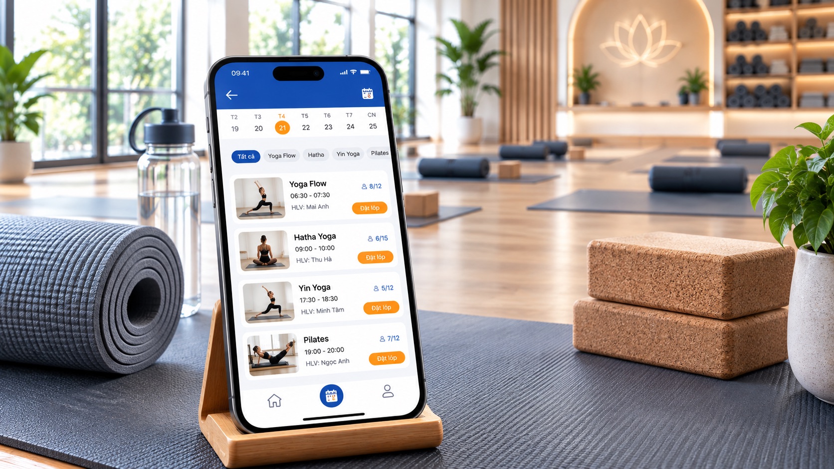 Mockup điện thoại hiển thị app hội viên yoga mang thương hiệu riêng studio, màn hình đặt lớp
