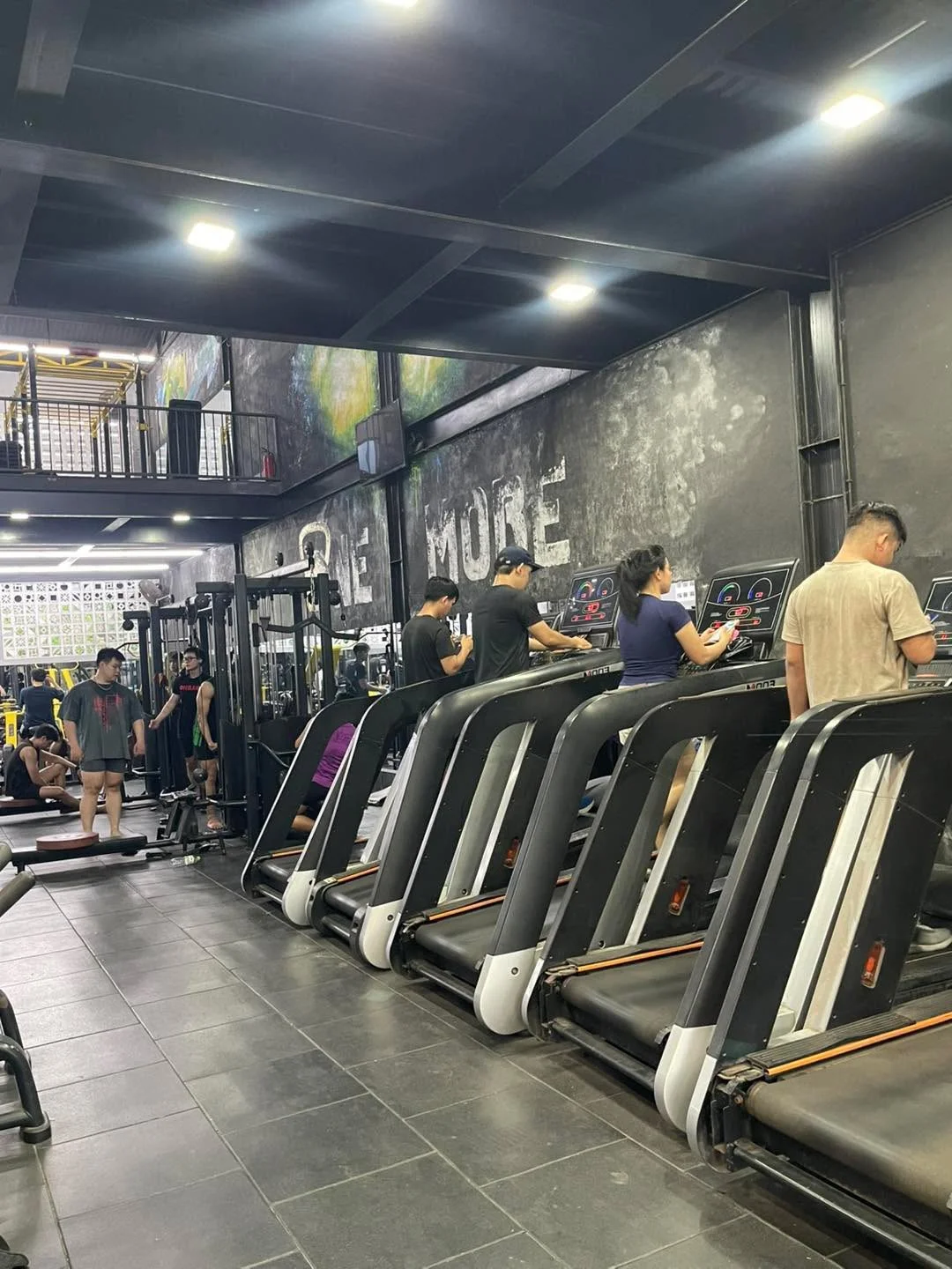 Kiến Gym Lê Văn Hiến 3