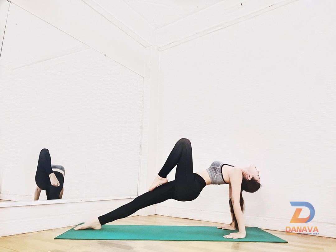 Thực hành các tư thế Yoga