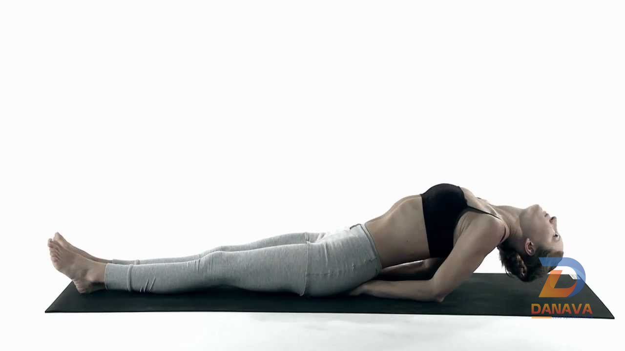 Tư thế Con cá (Fish Pose): Mở ngực, thư giãn vai cổ