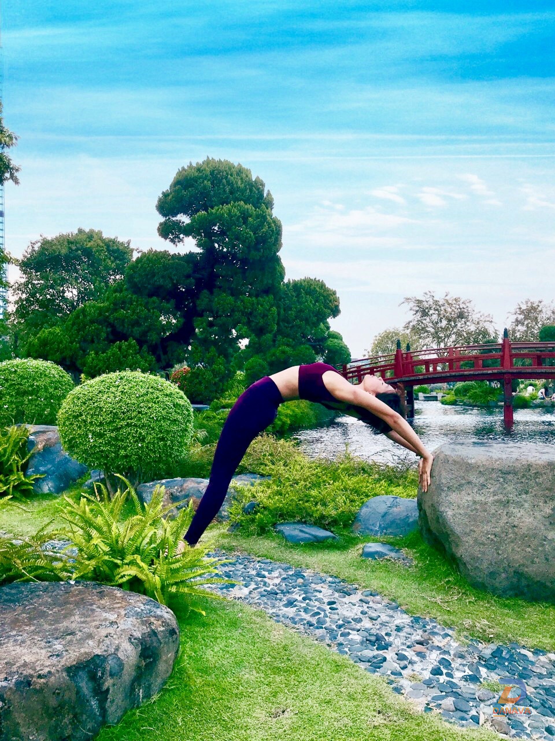 Kết nối với đất mẹ và vũ trụ qua yoga