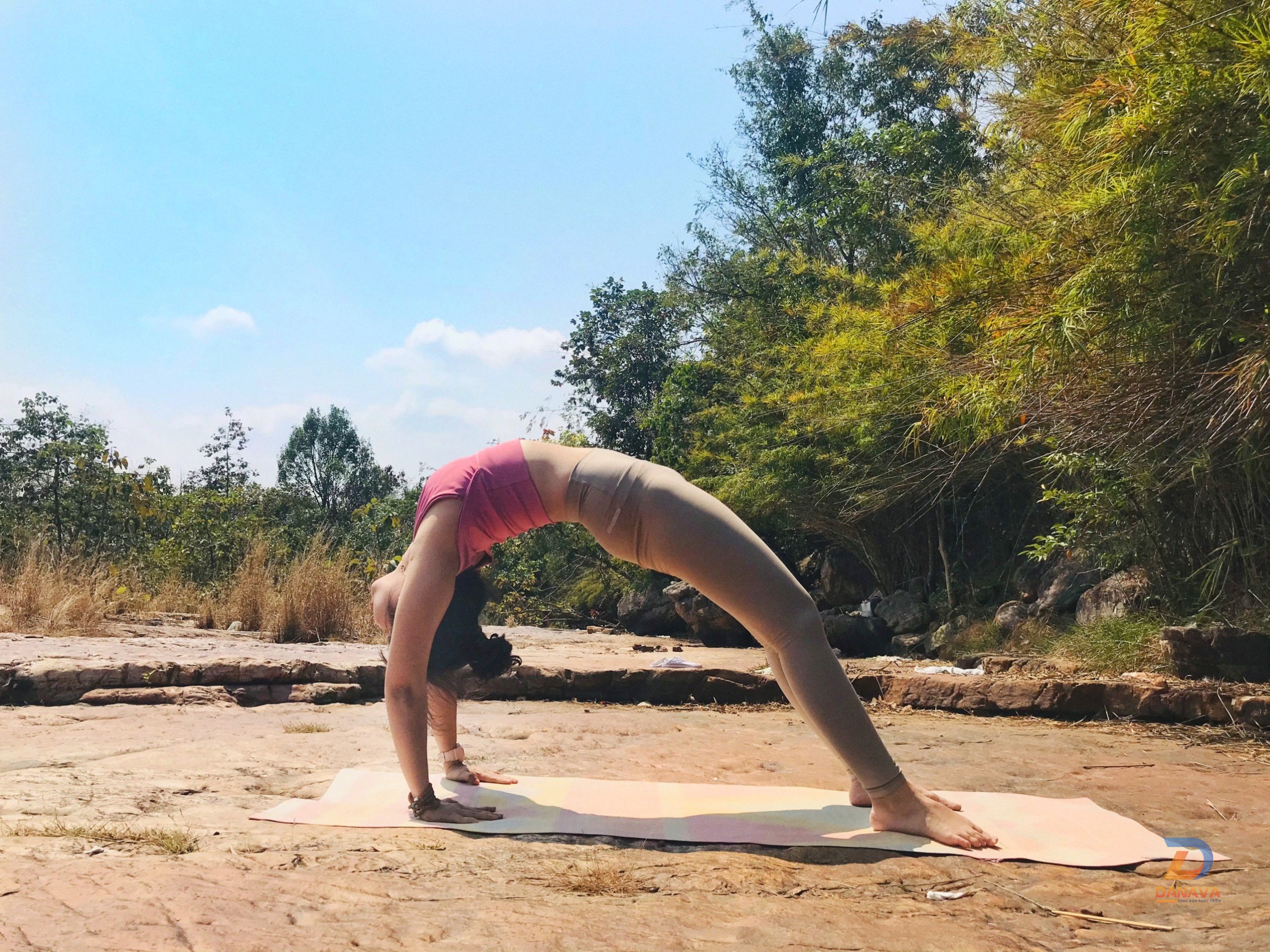 Thực hành yoga mở rộng lồng ngực