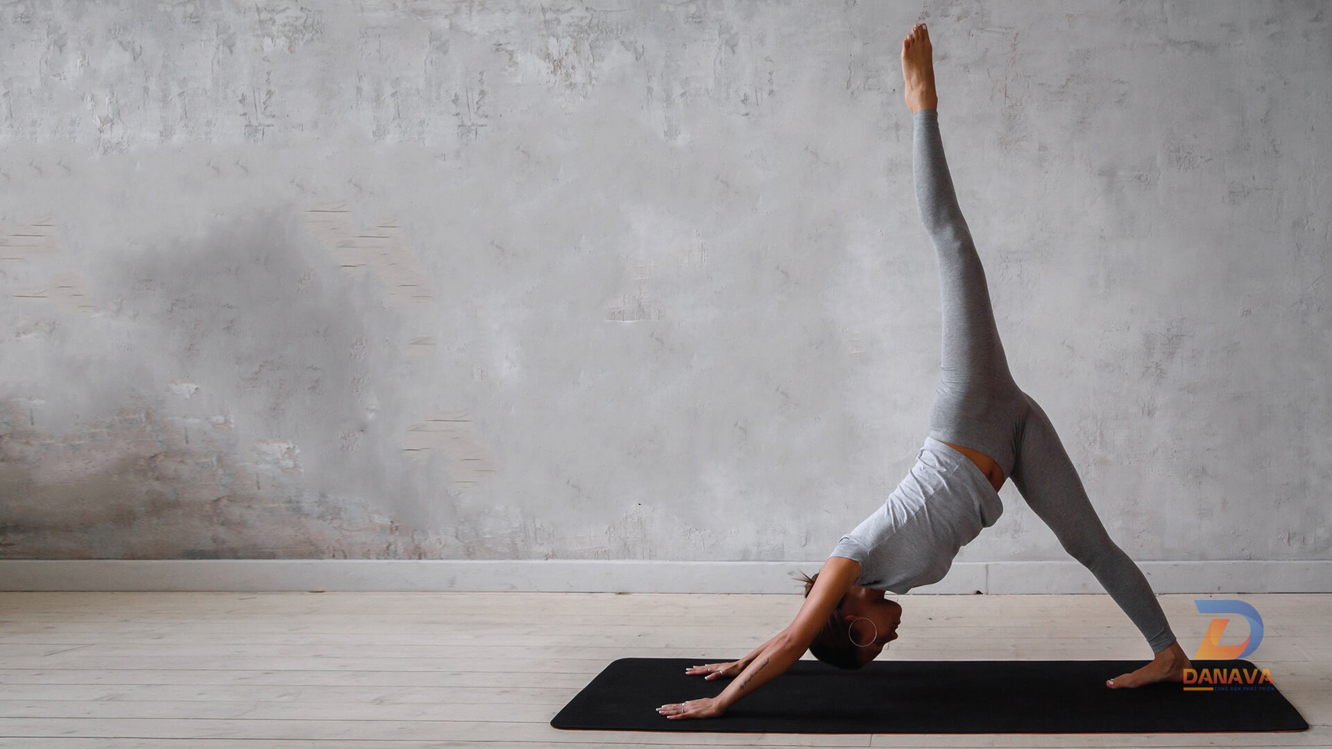 Các động tác yoga trong lớp học