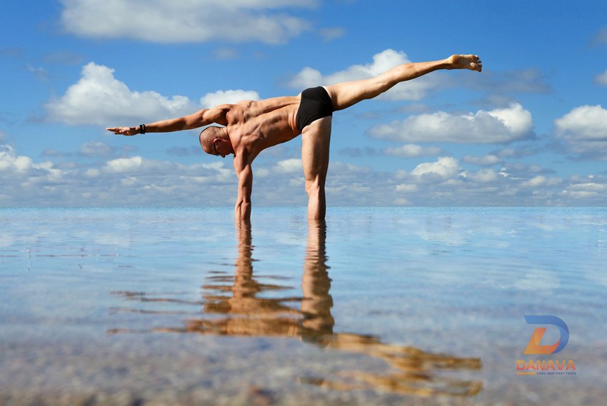 Nam giới tập các tư thế asana