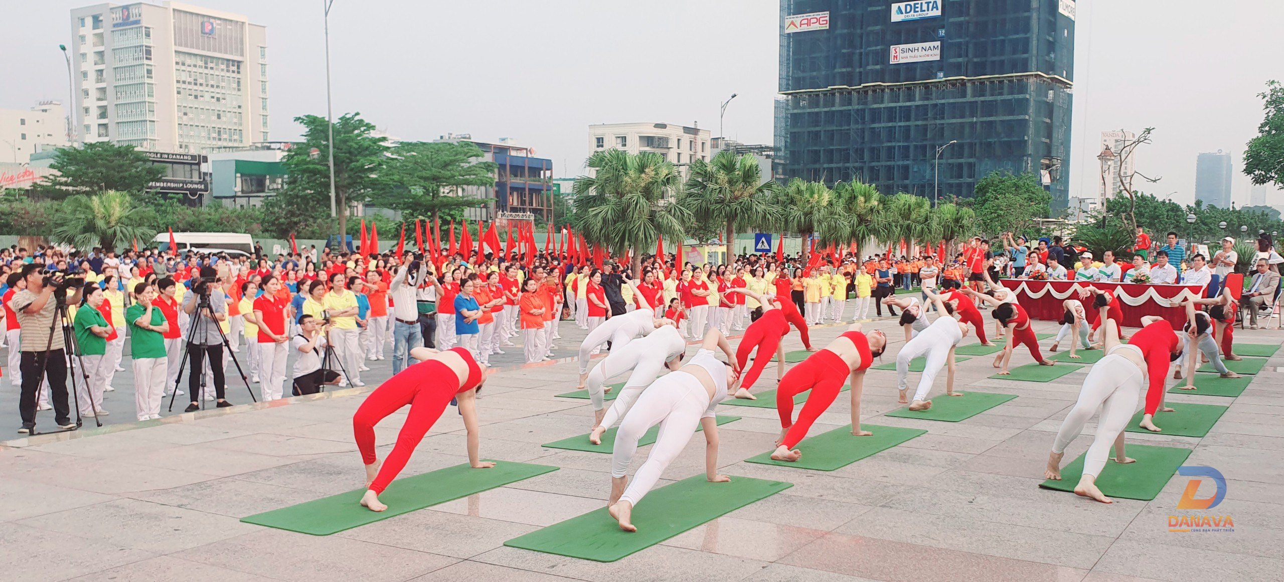 Người dân và du khách hào hứng tham gia ngày hội chạy bộ