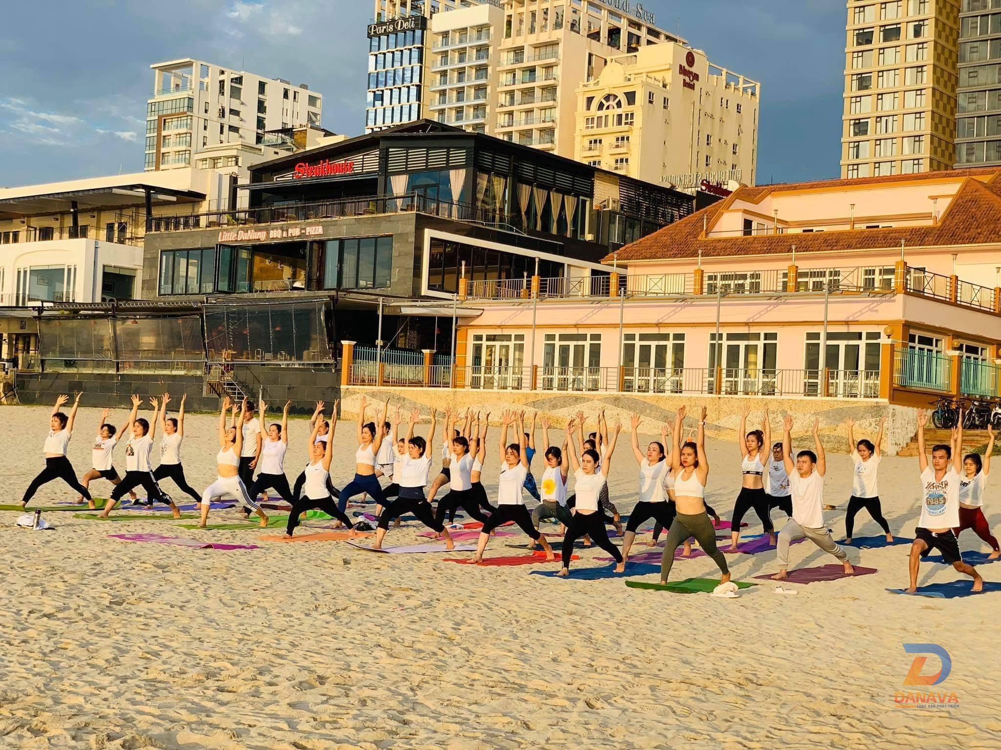 Buổi tập yoga trị liệu tại Metta Yoga