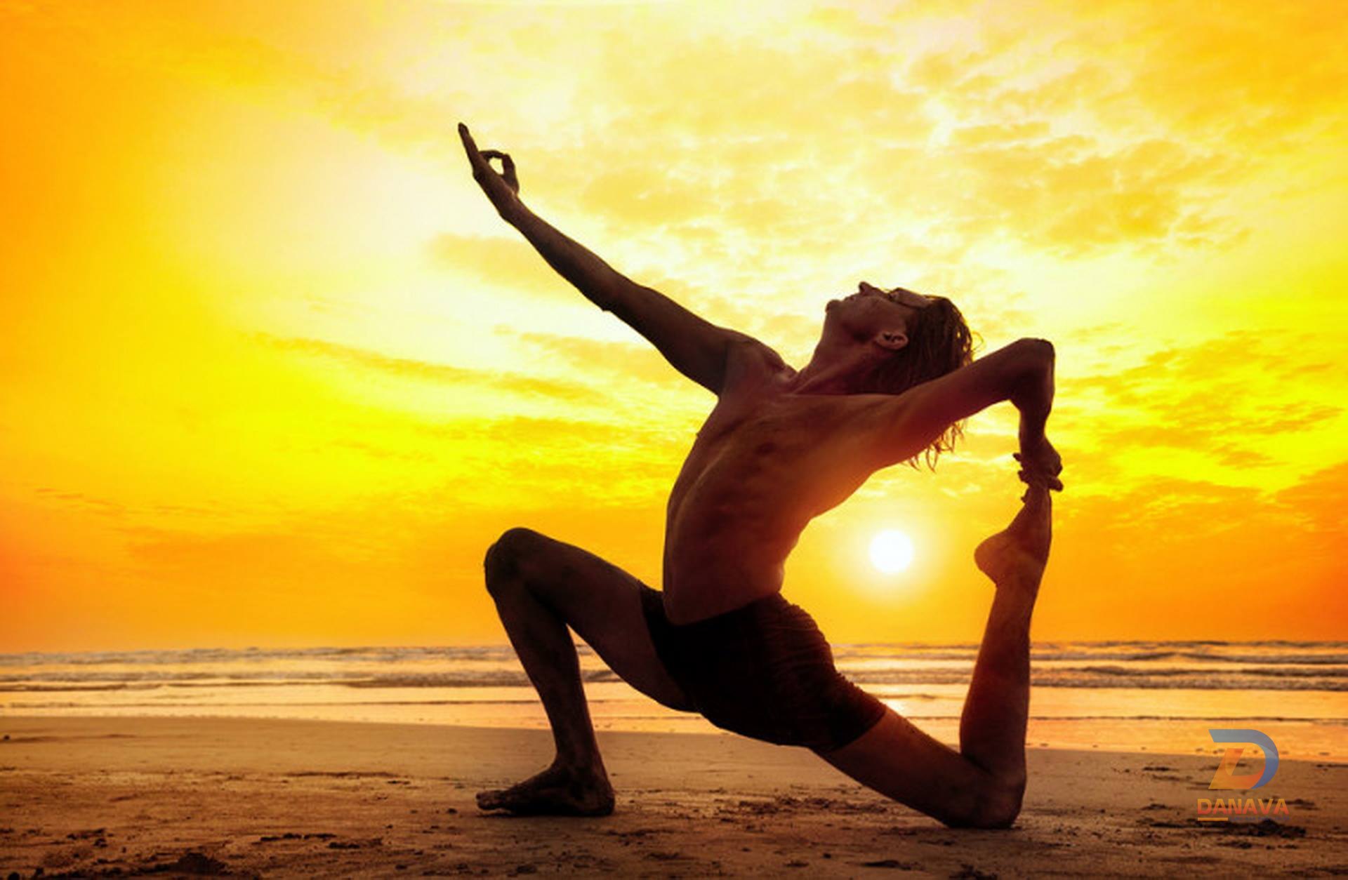 Thực hành Yoga duy trì sức khỏe theo tuổi tác