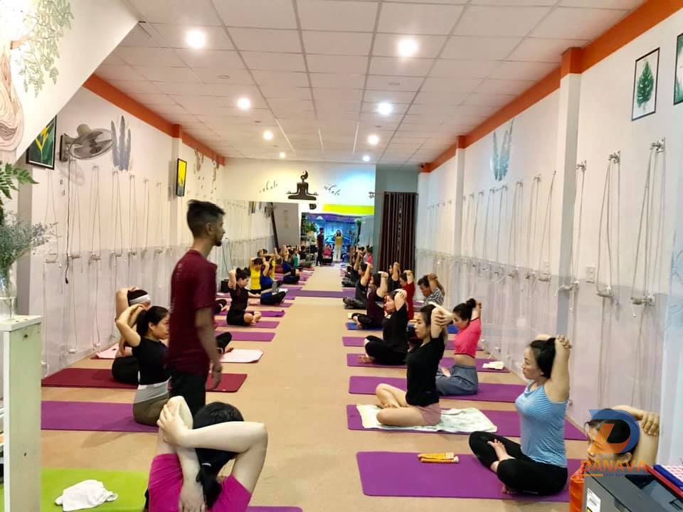 Lớp học tại Shadow Yoga Dance