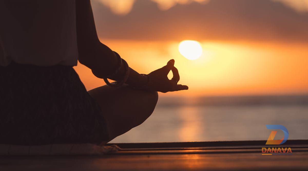 Người phụ nữ tập yoga