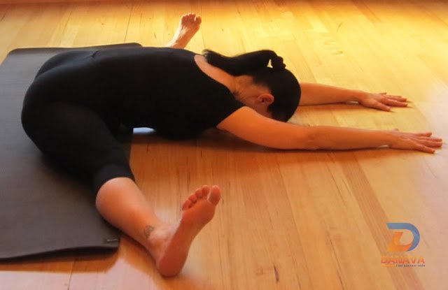 Tư thế Cái compa Upavistha Konasana