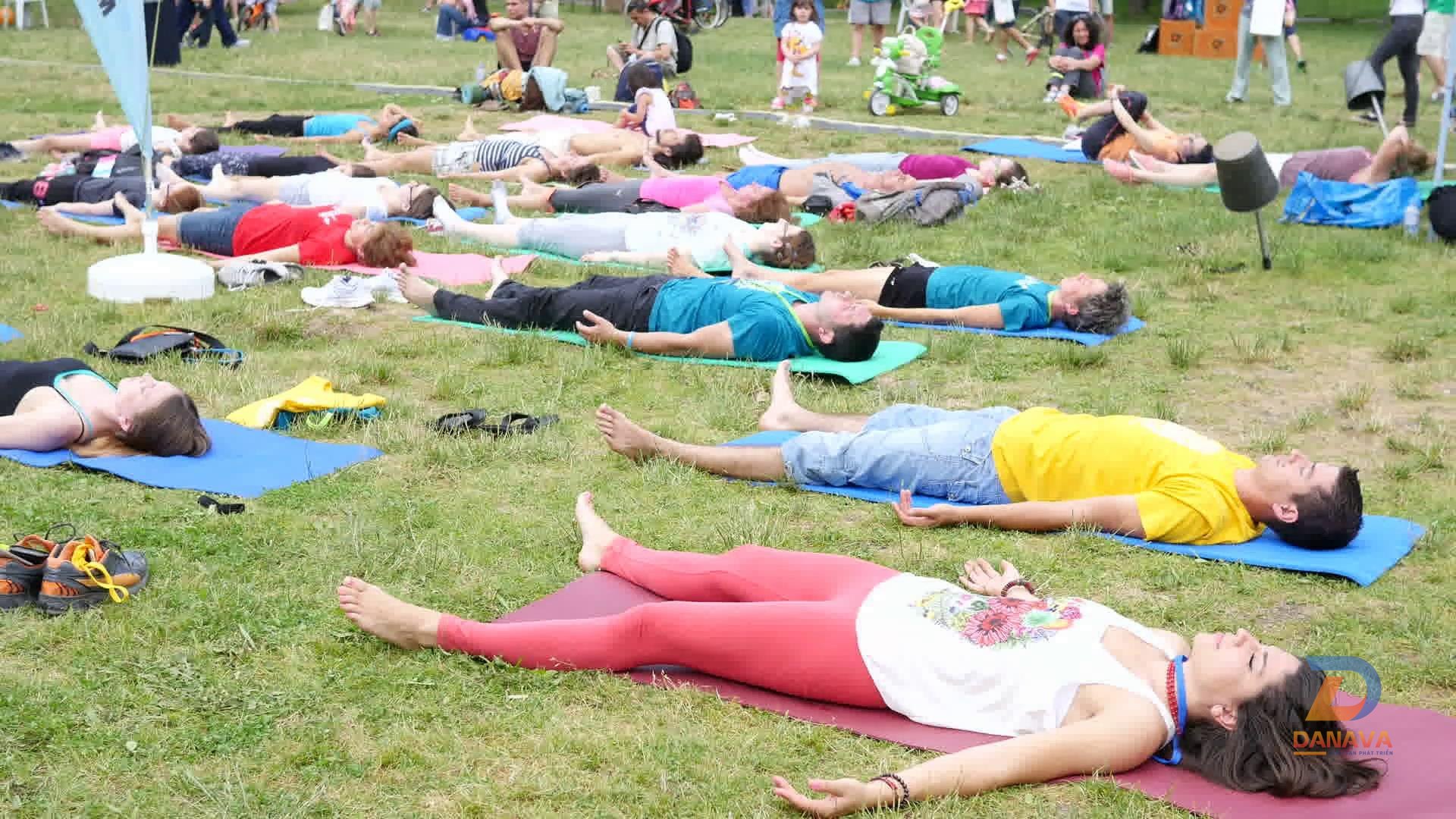 Savasana: tư thế trông dễ nhất nhưng khó nhất để dạy và thực hành