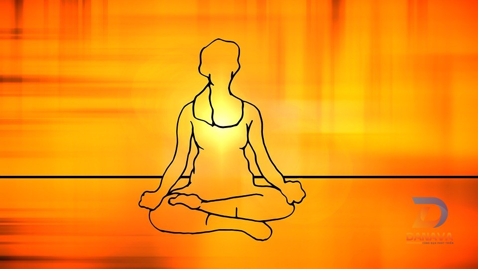 Ngồi thiền và niệm OM
