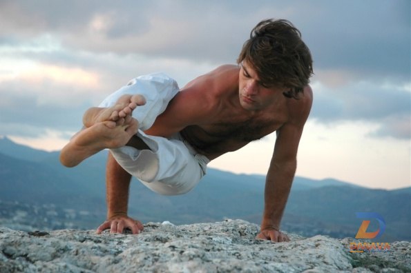 Nam giới thực hành yoga