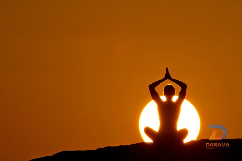 Đời thay đổi khi ta thay đổi: một năm Yoga và cuộc lột xác từ bên trong