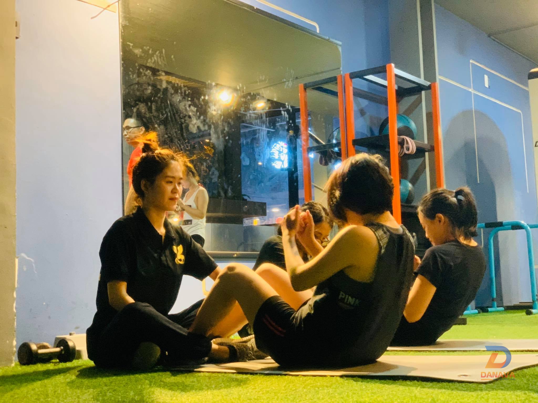 Lớp học yoga tại Mega Fitness Đà Nẵng