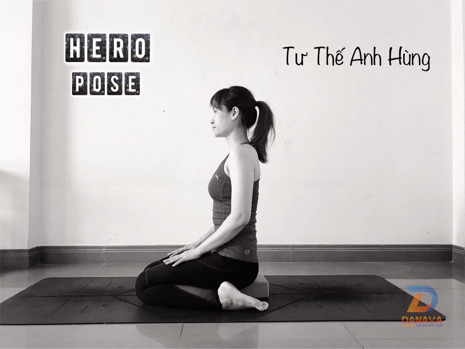 Tư thế Anh hùng Virasana trong yoga