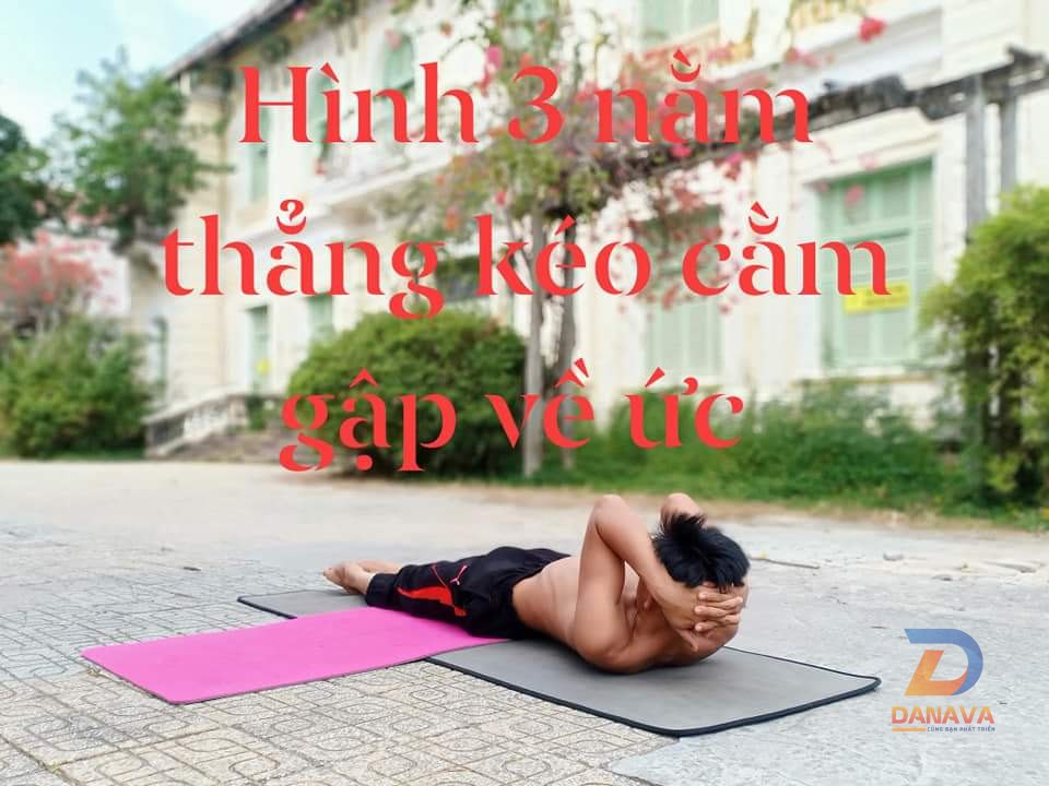 Giữ thăng bằng trong tư thế đứng bằng đầu