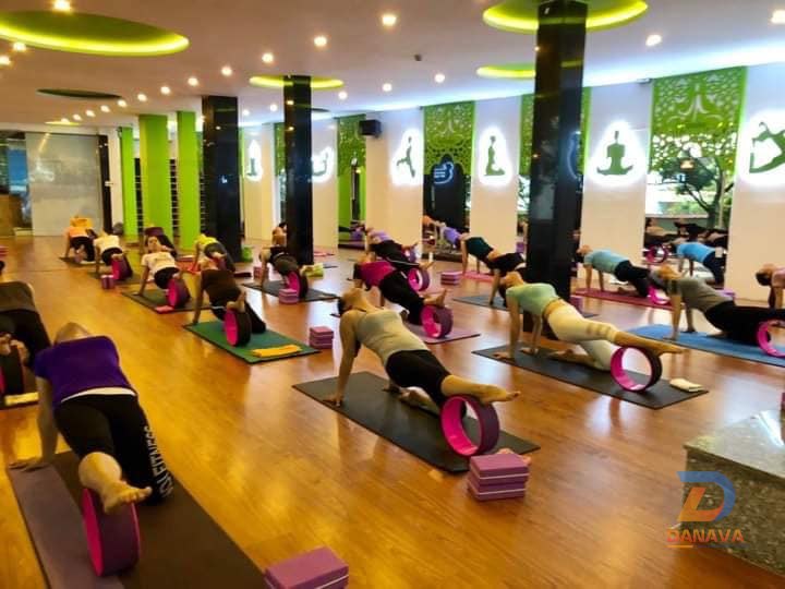 Lớp học Yoga tại trung tâm