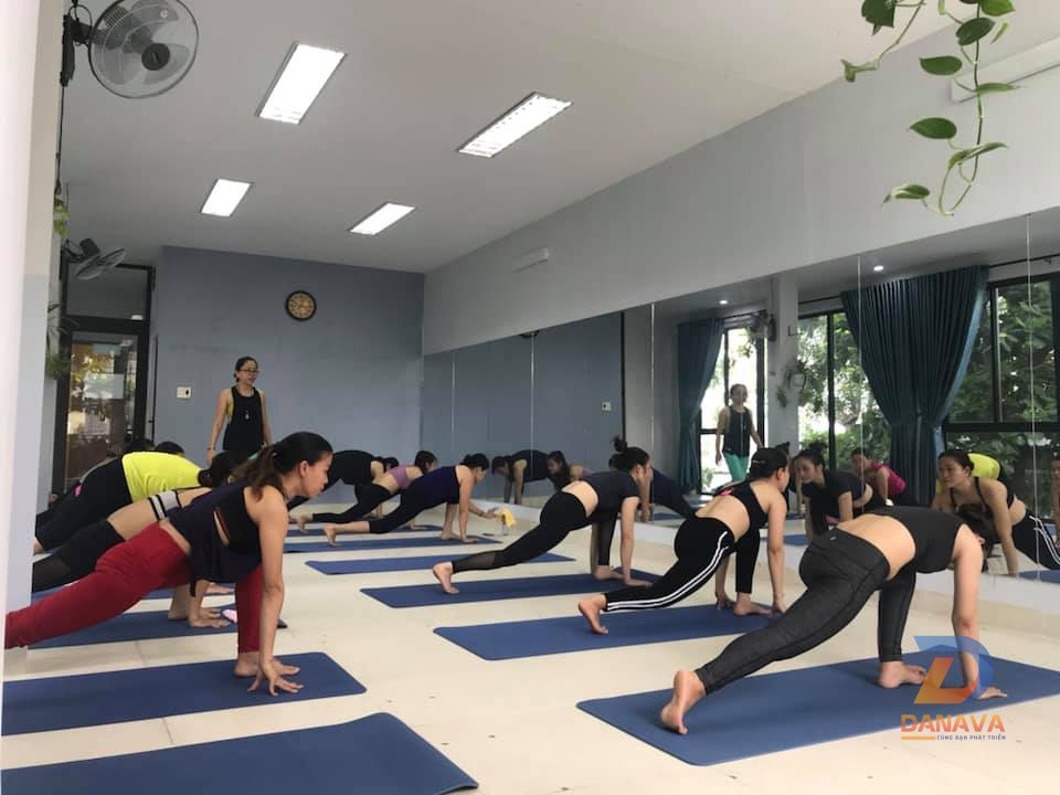 Lớp học yoga tại TYRA Yoga Đà Nẵng