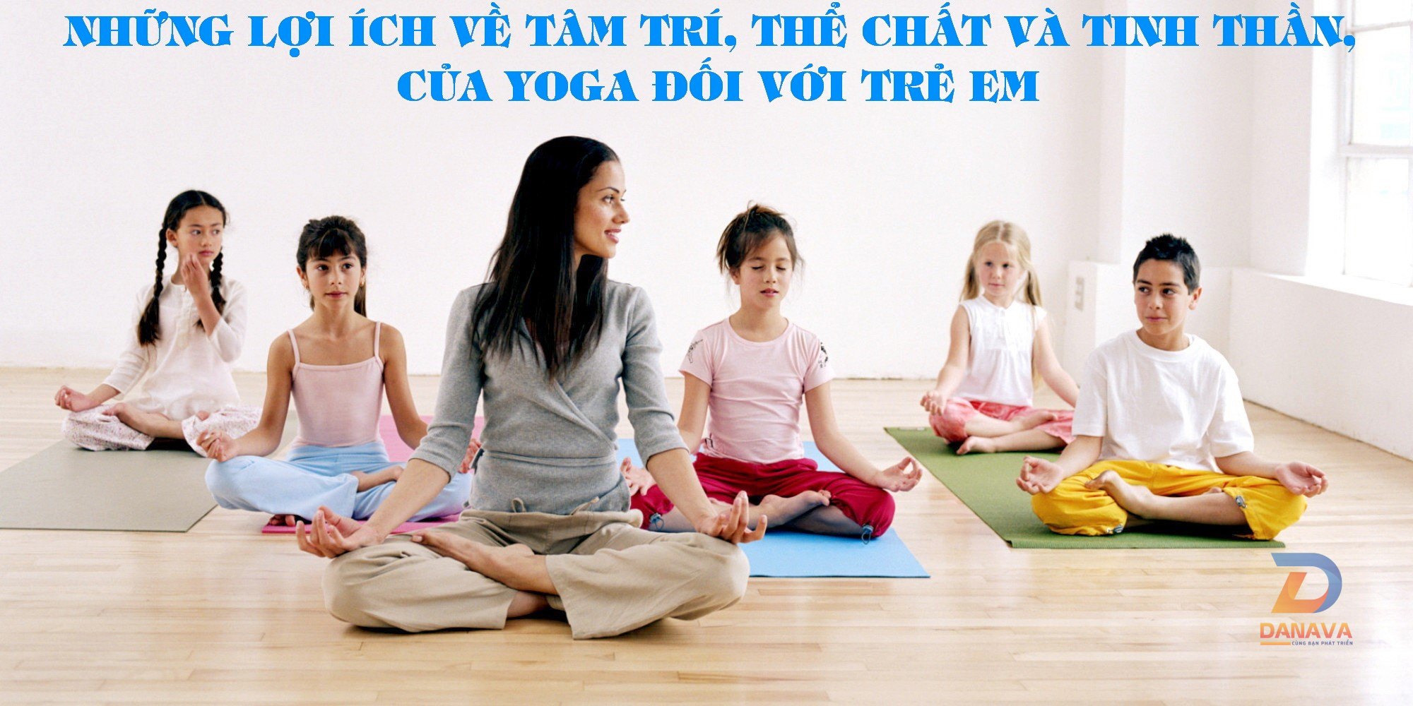 Trẻ em tập yoga vui vẻ