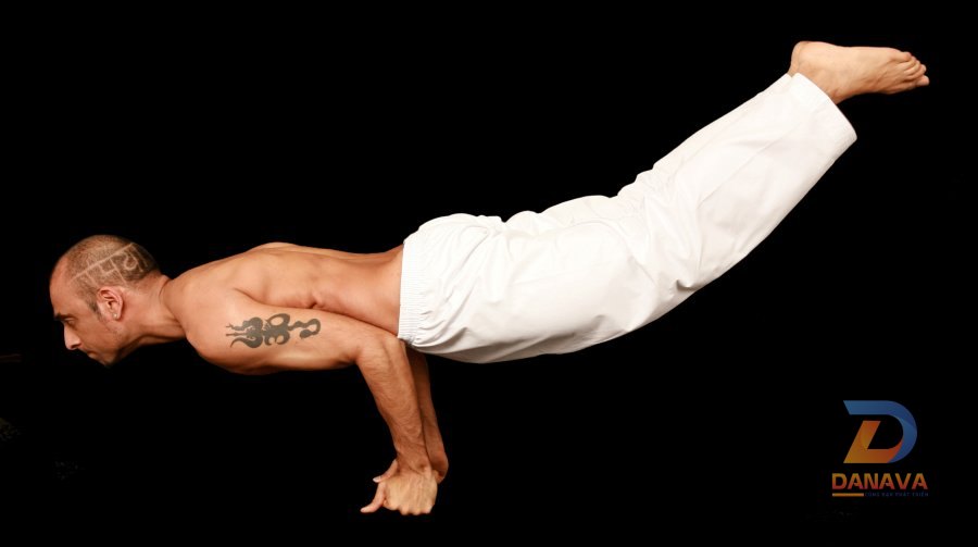Tư thế con công Mayurasana