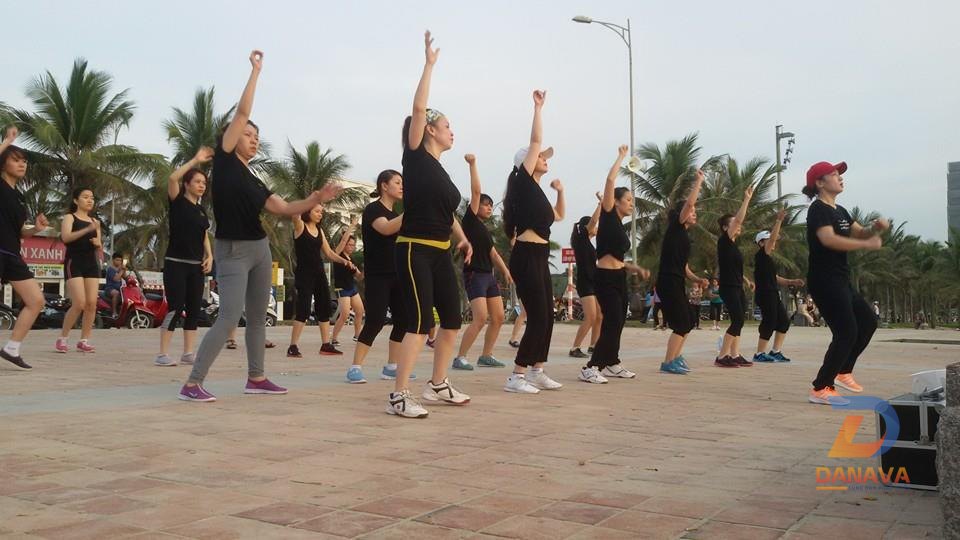 Học viên tập yoga tại Bảo Khánh