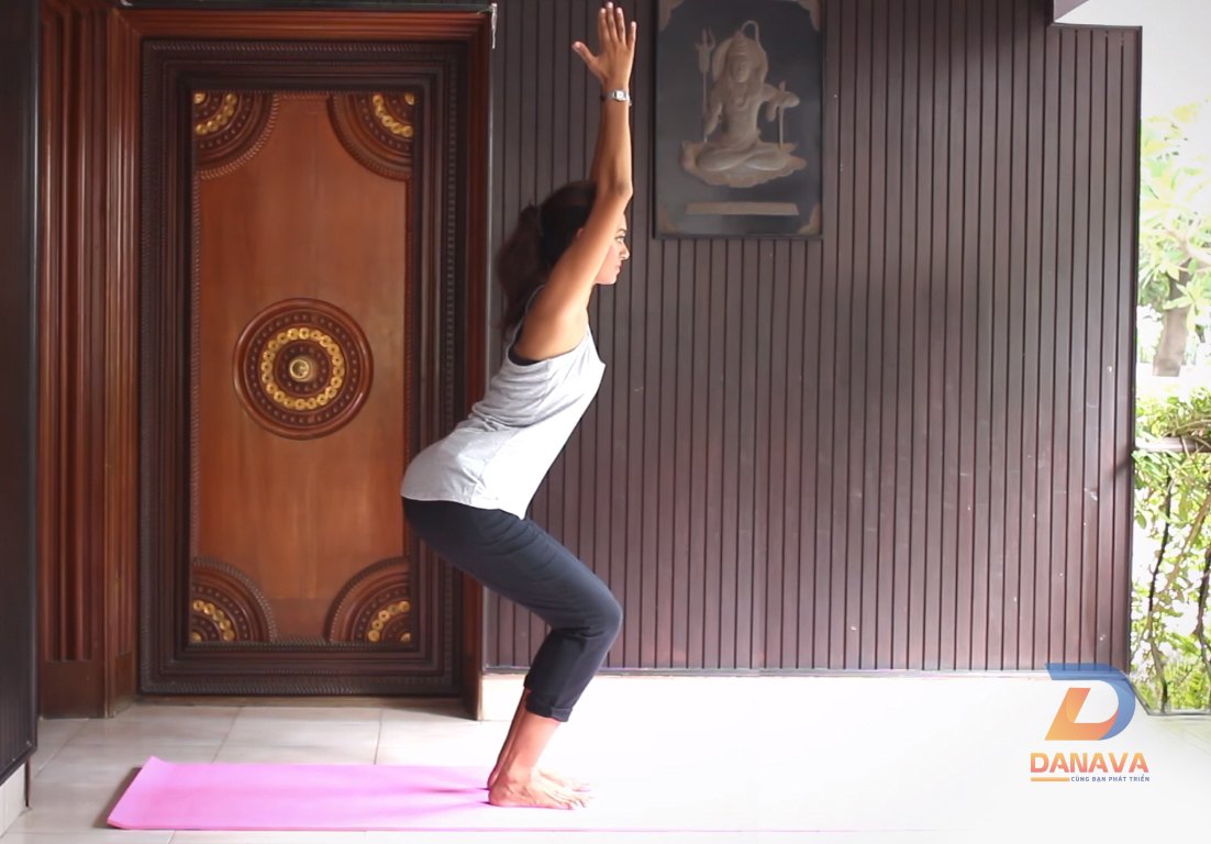 Tư thế Cái ghế Utkatasana