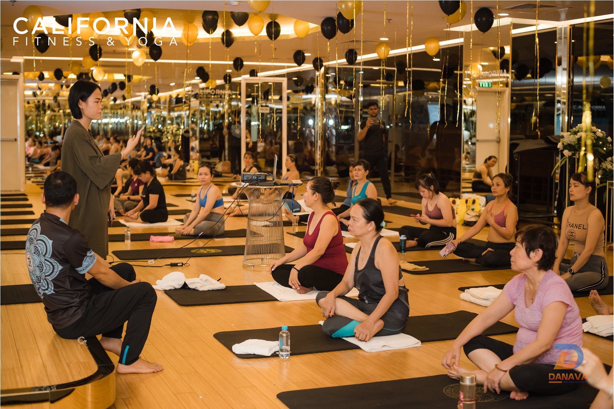 Không gian phòng tập California Fitness Yoga